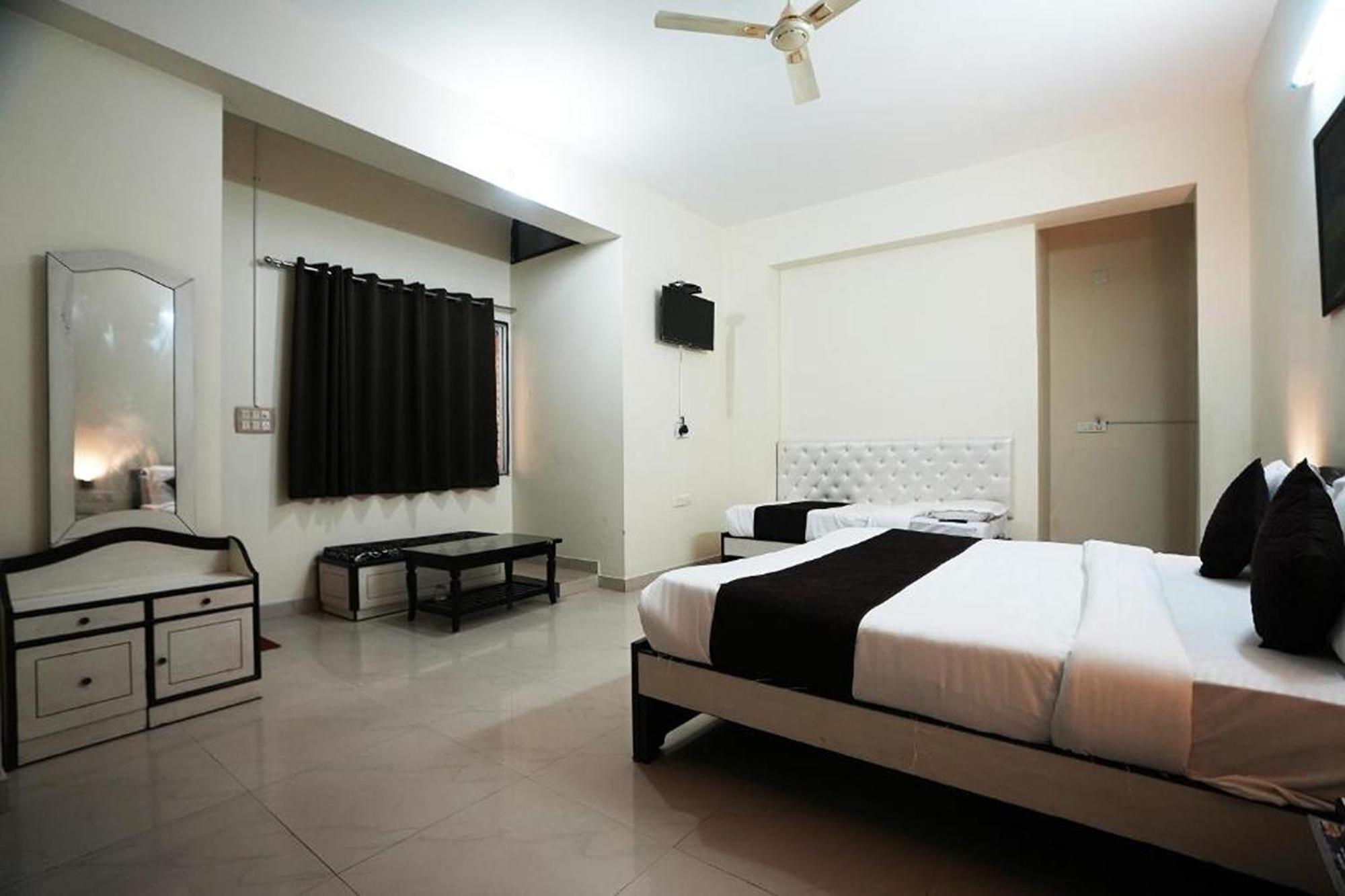 Hotel Lotus Inn Near Udaipur City Railway Station Exterior photo