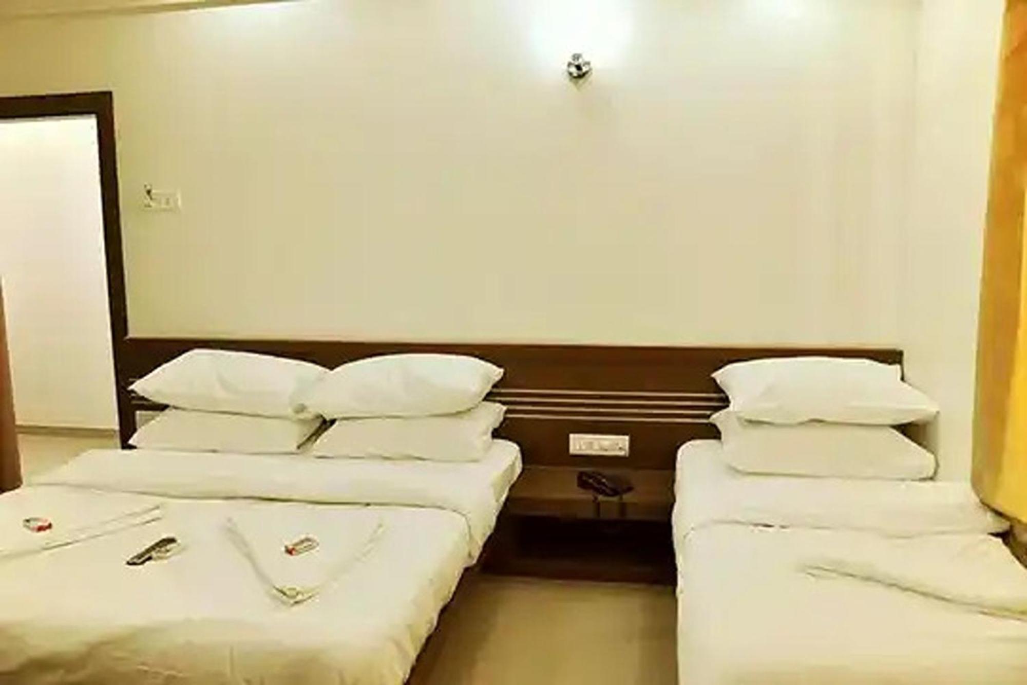Hotel Lotus Inn Near Udaipur City Railway Station Exterior photo